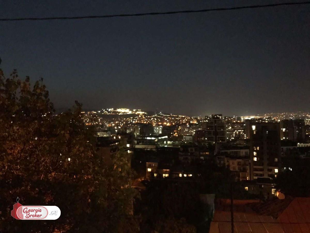 იყიდება ახალი გარემონტებული 4 ოთახიანი ბინა