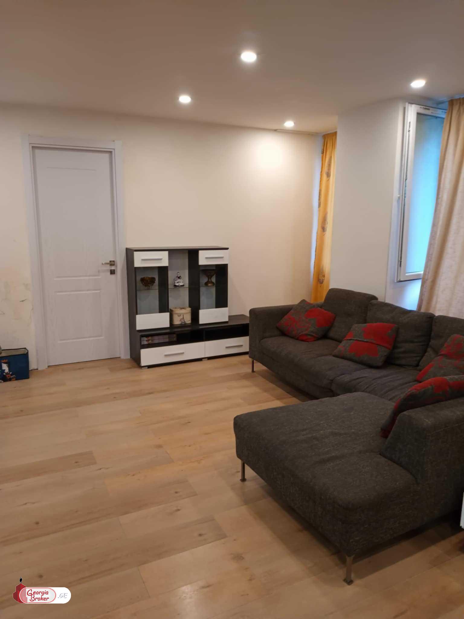 nearly repaired 6-room apartment for sale