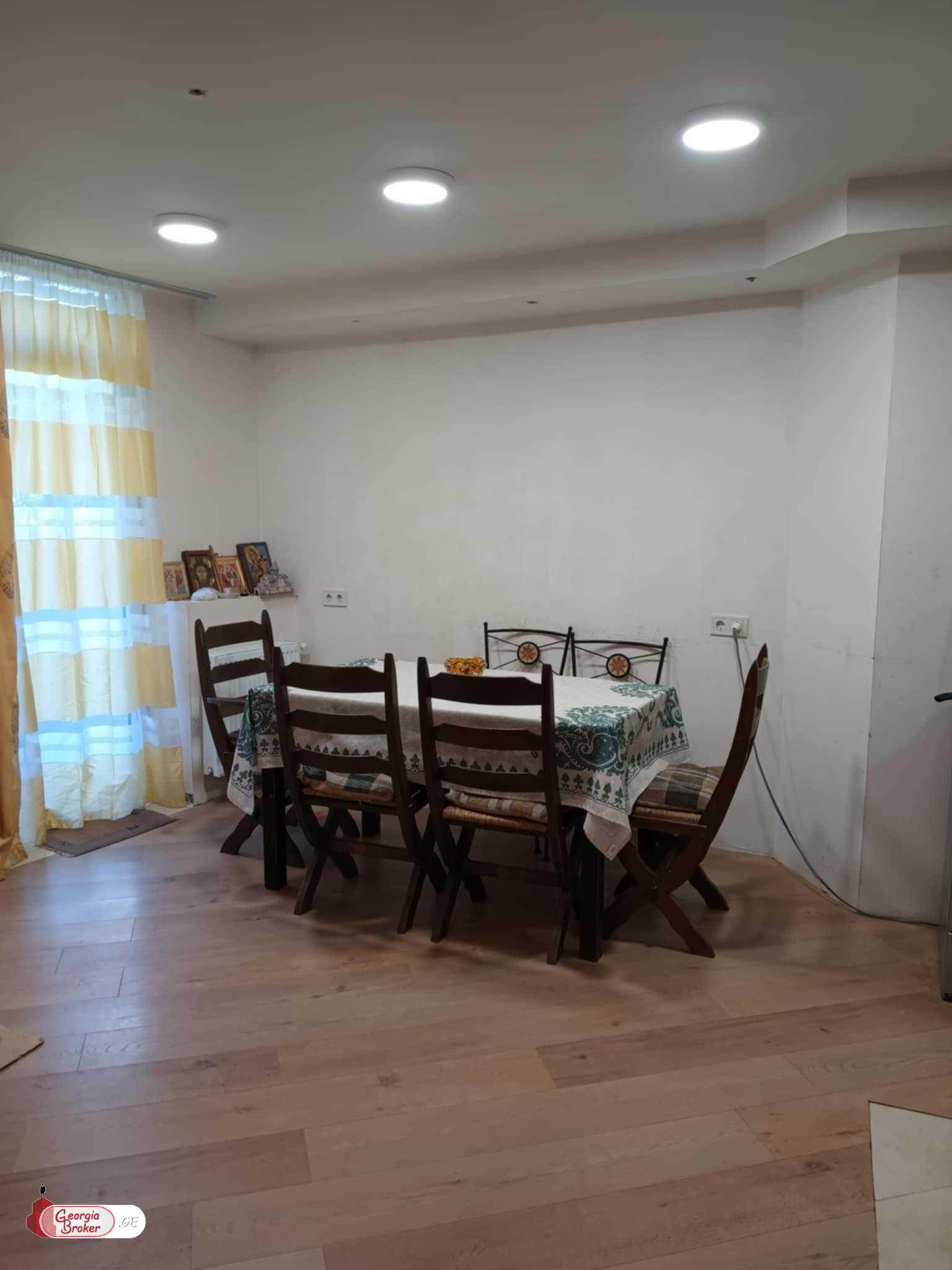 nearly repaired 6-room apartment for sale