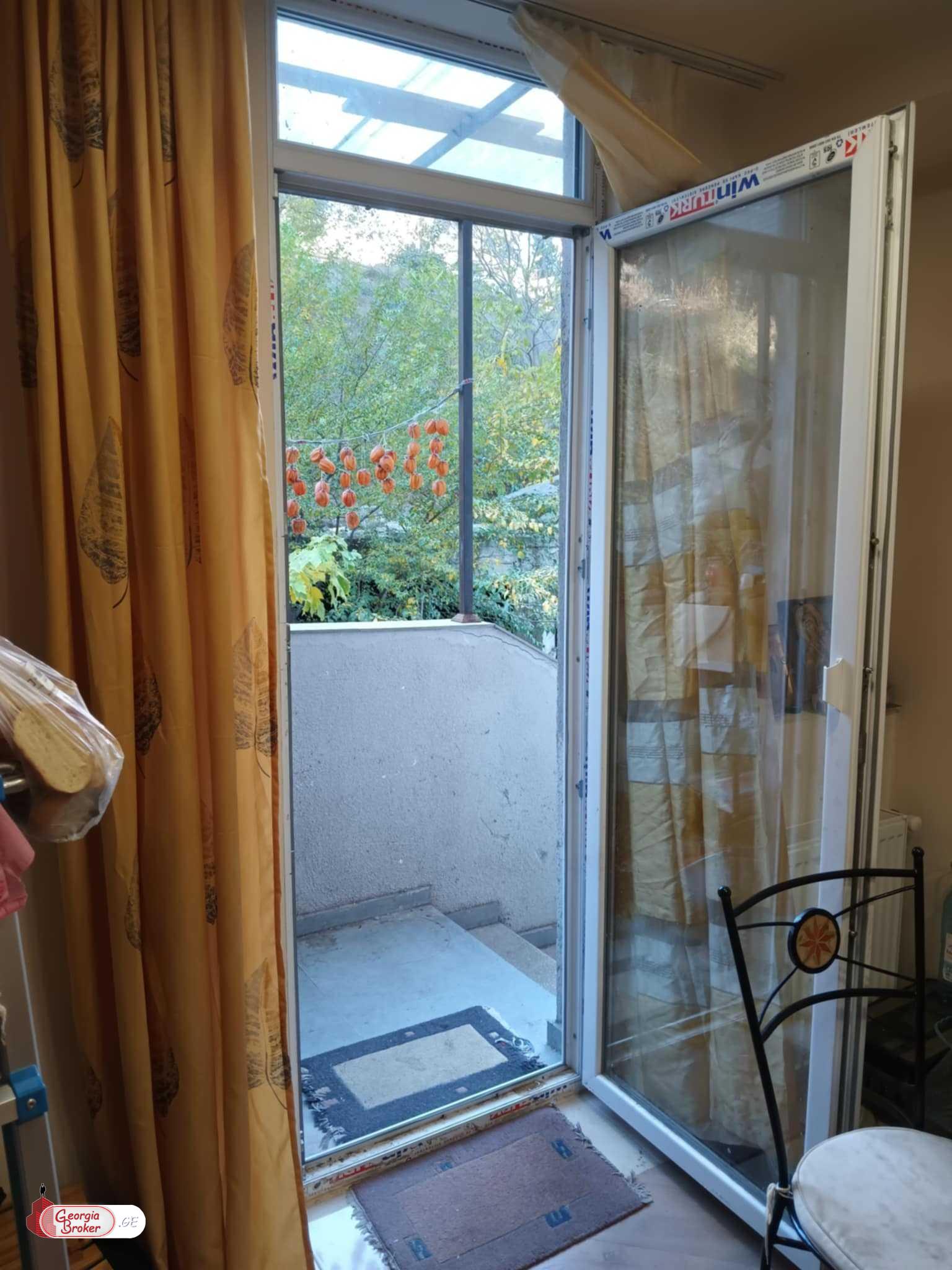 nearly repaired 6-room apartment for sale