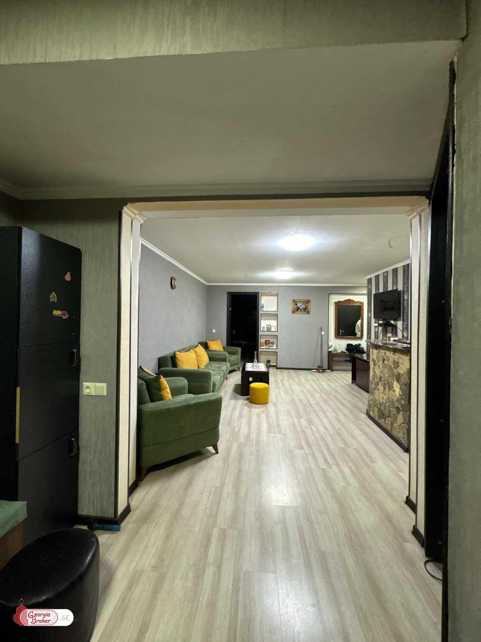 в аренду квартира с новым ремонтом 3-комнаты