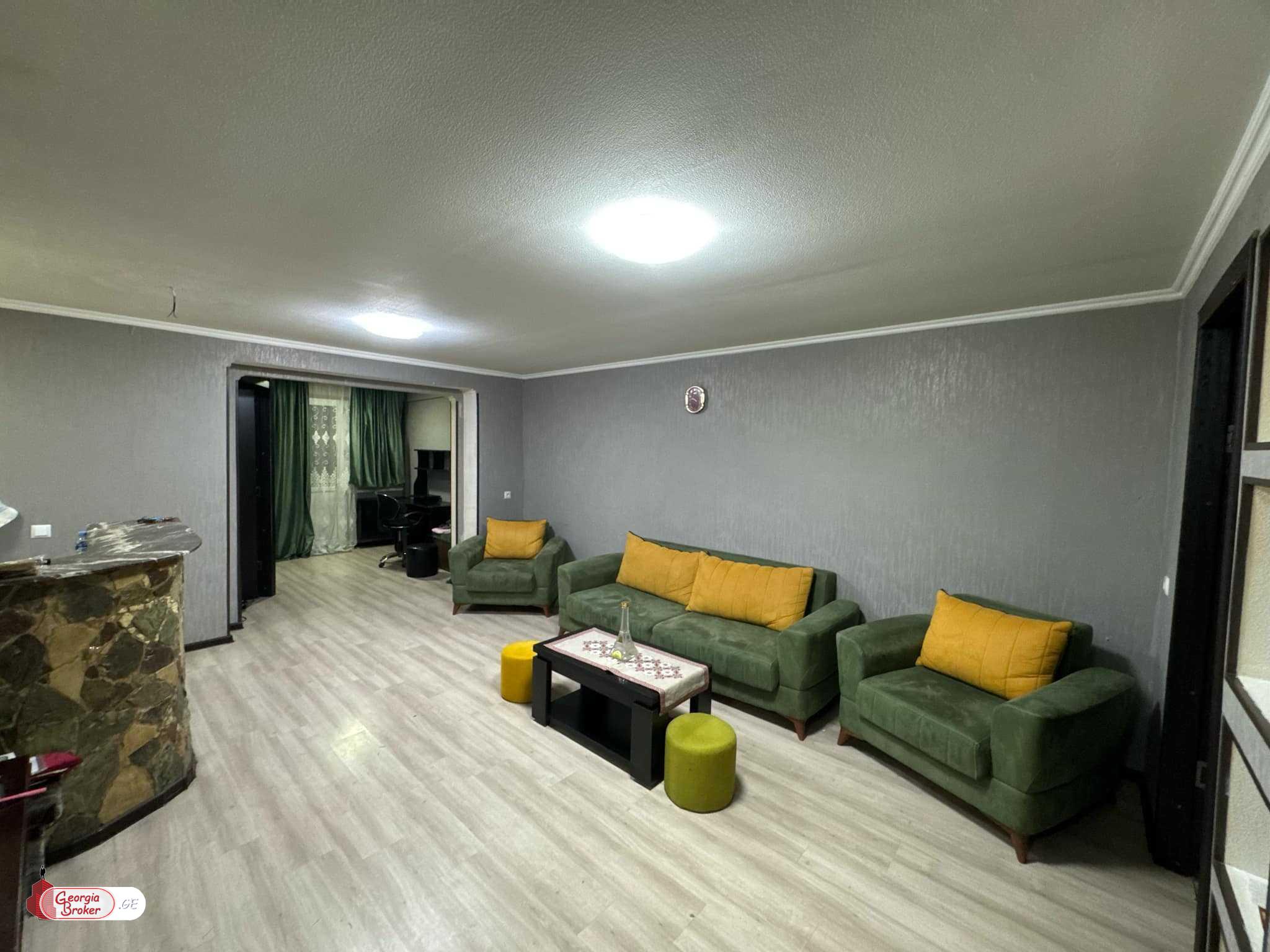 в аренду квартира с новым ремонтом 3-комнаты