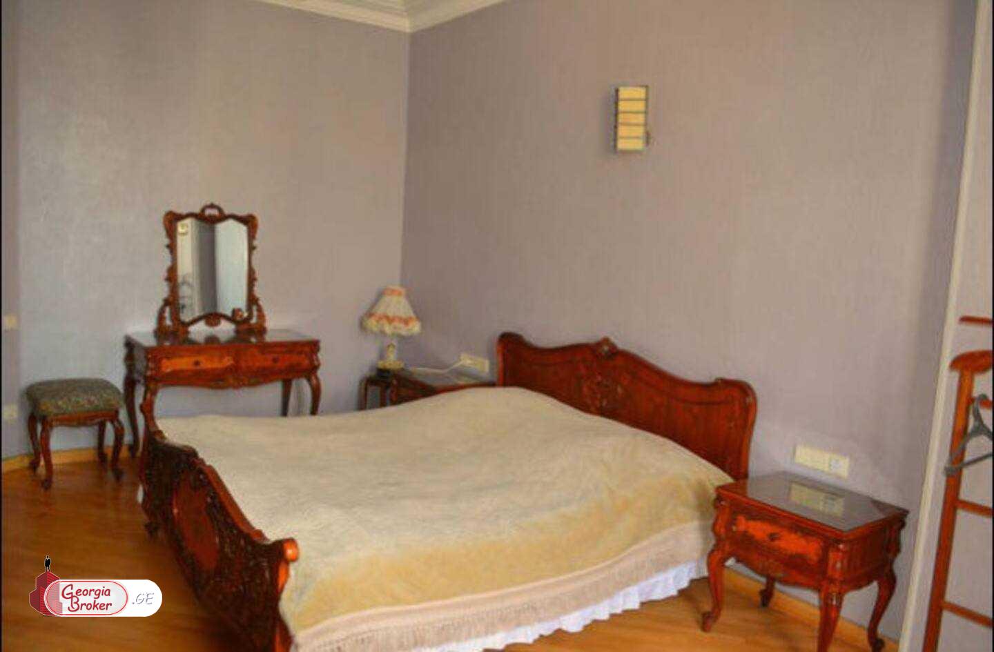 продается квартира с новым ремонтом 4-комнаты