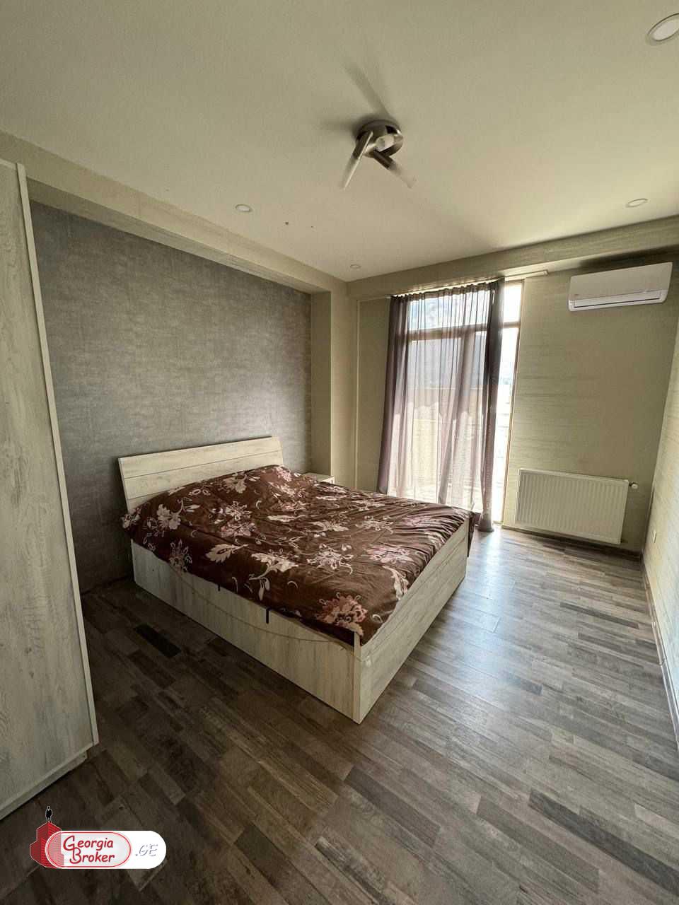 продается квартира с новым ремонтом 4-комнаты