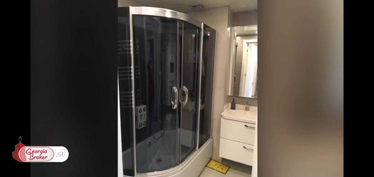 продается квартира с новым ремонтом 4-комнаты