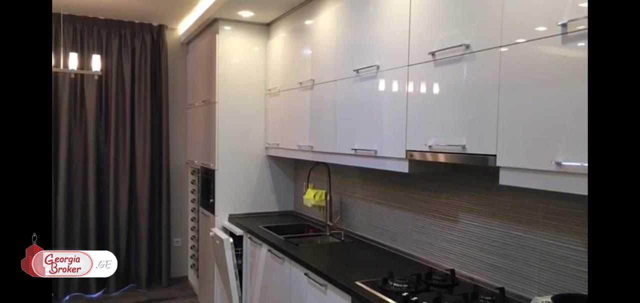 продается квартира с новым ремонтом 4-комнаты