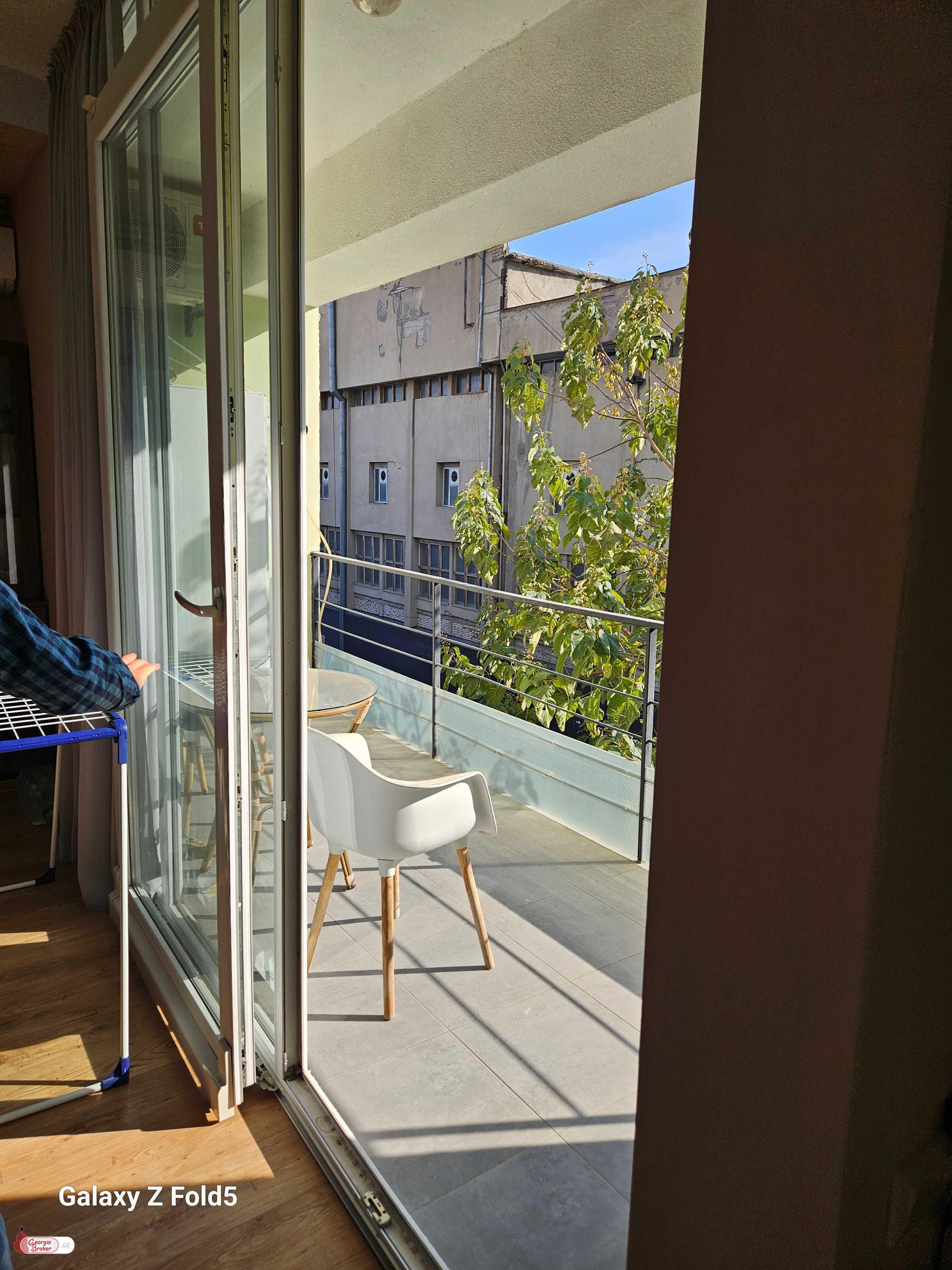 продается квартира с новым ремонтом 3-комнаты