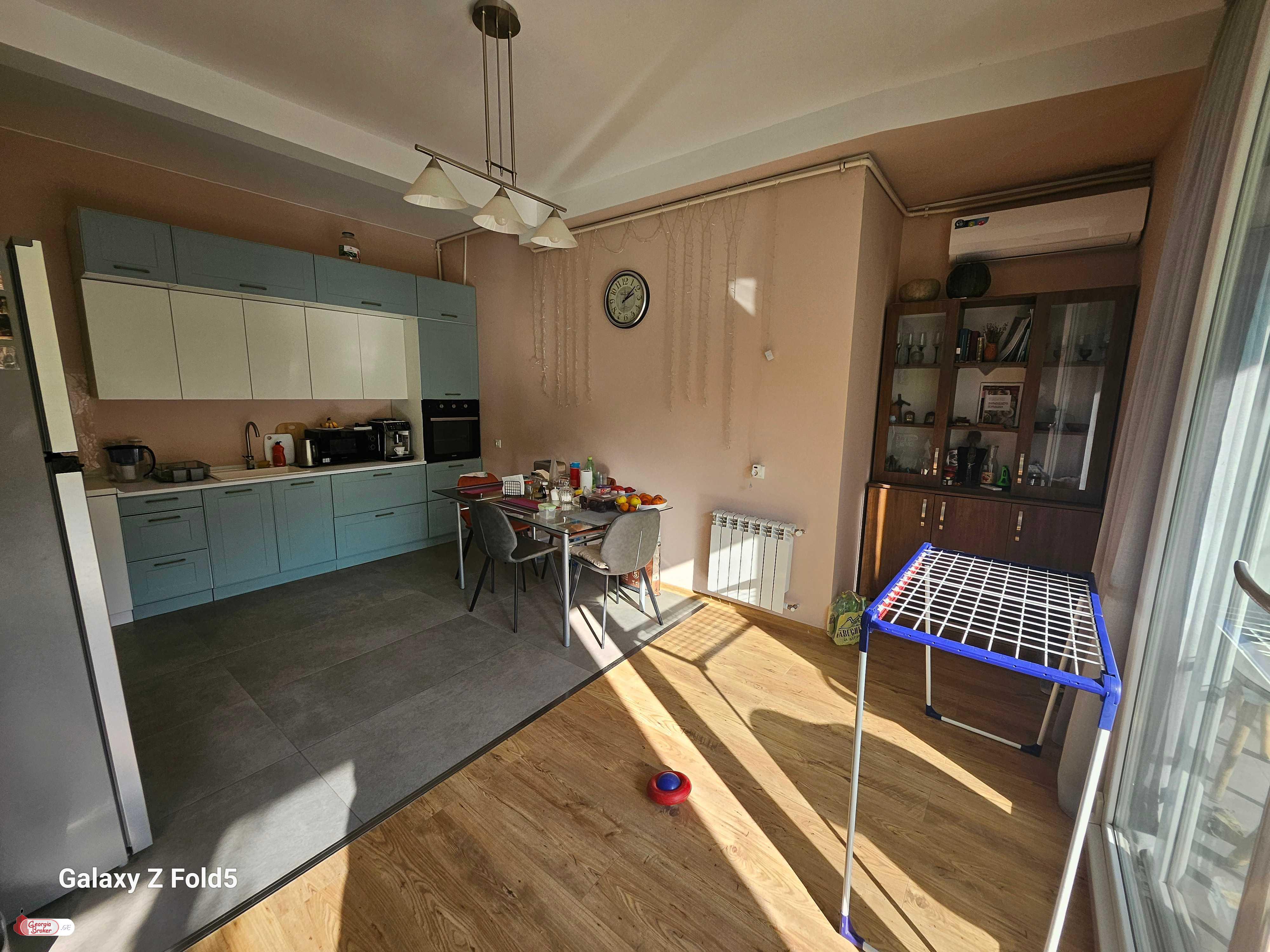 продается квартира с новым ремонтом 3-комнаты