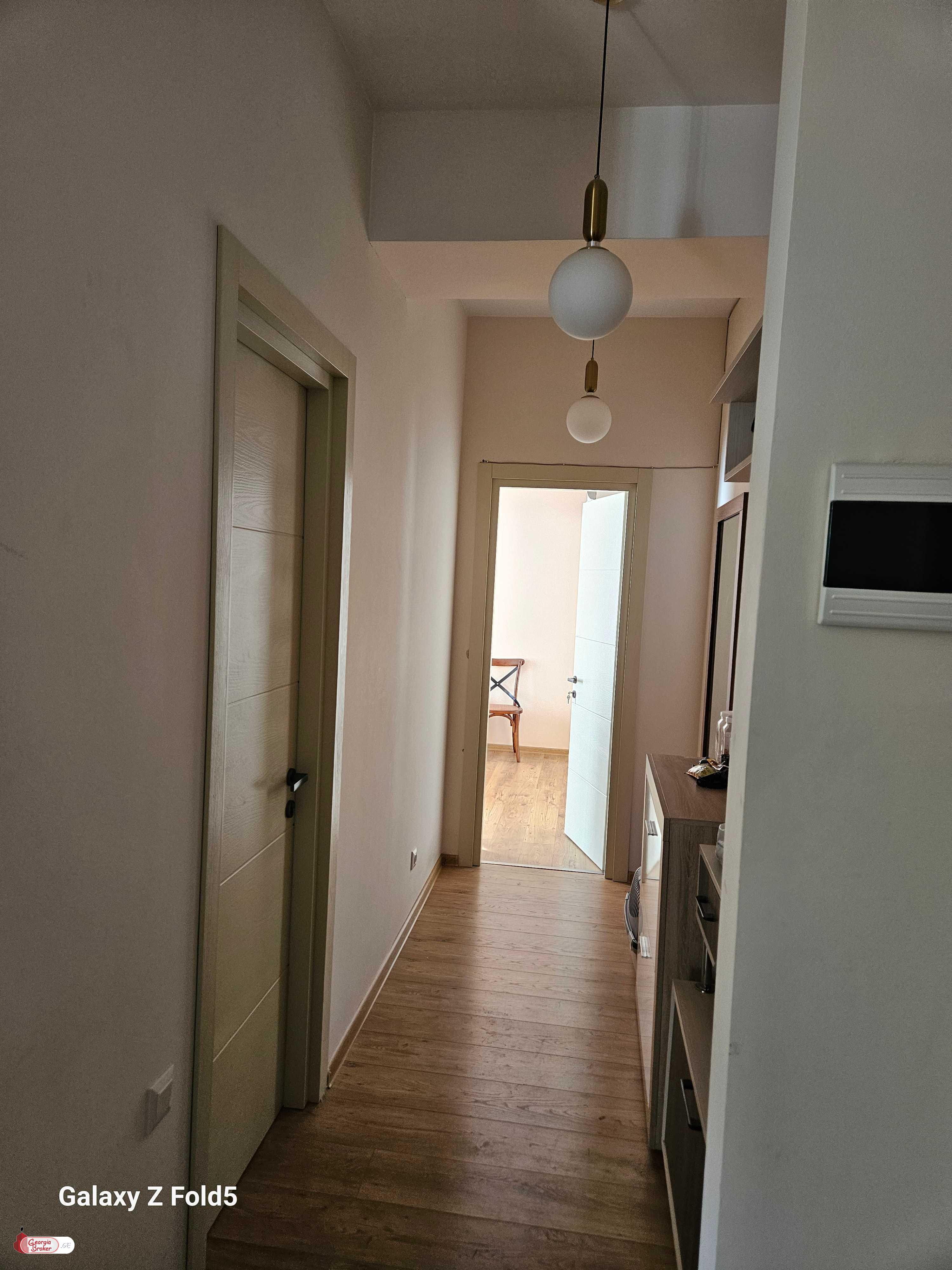 продается квартира с новым ремонтом 3-комнаты