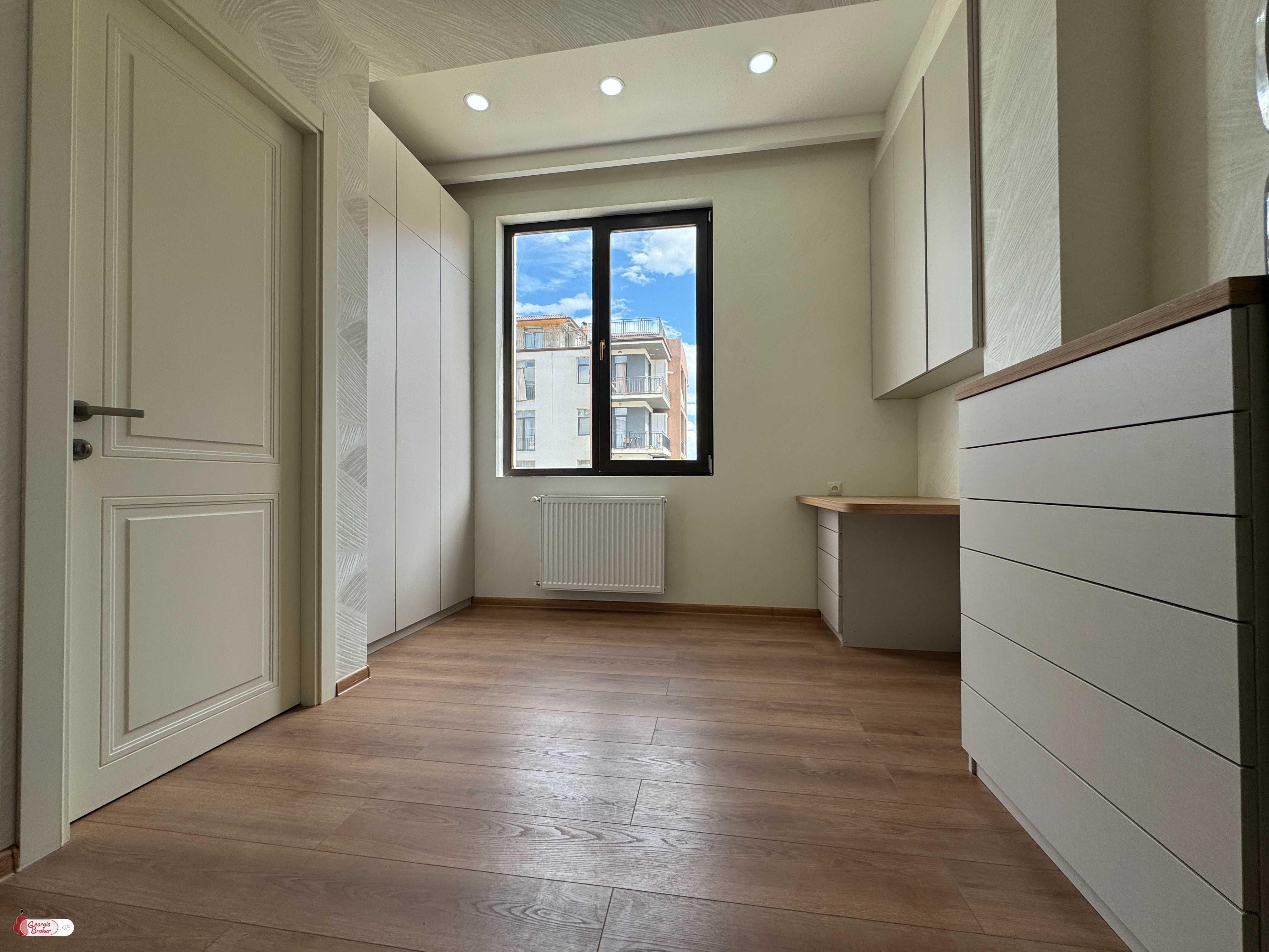 იყიდება ახალი გარემონტებული 3 ოთახიანი ბინა