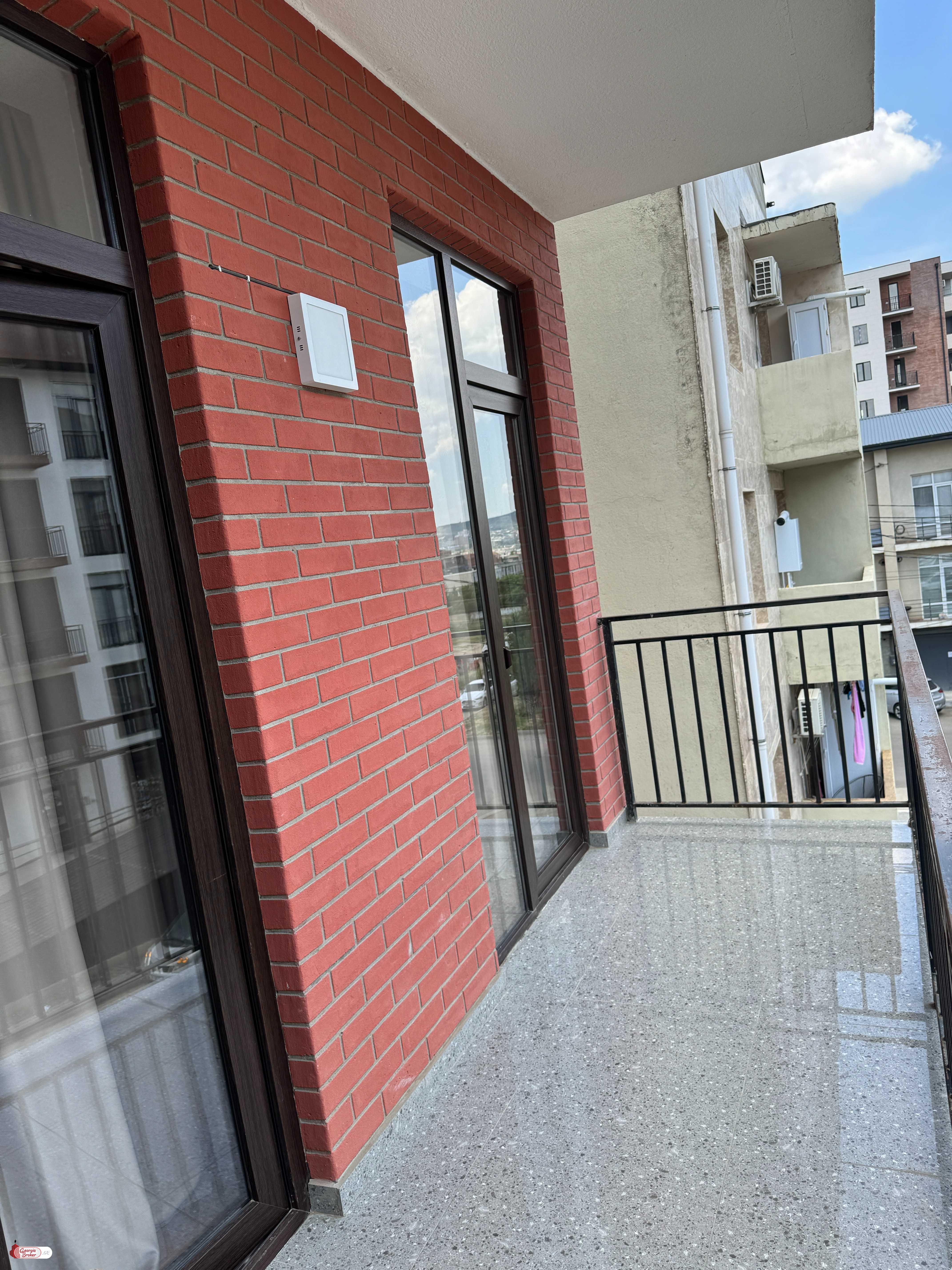 იყიდება ახალი გარემონტებული 3 ოთახიანი ბინა