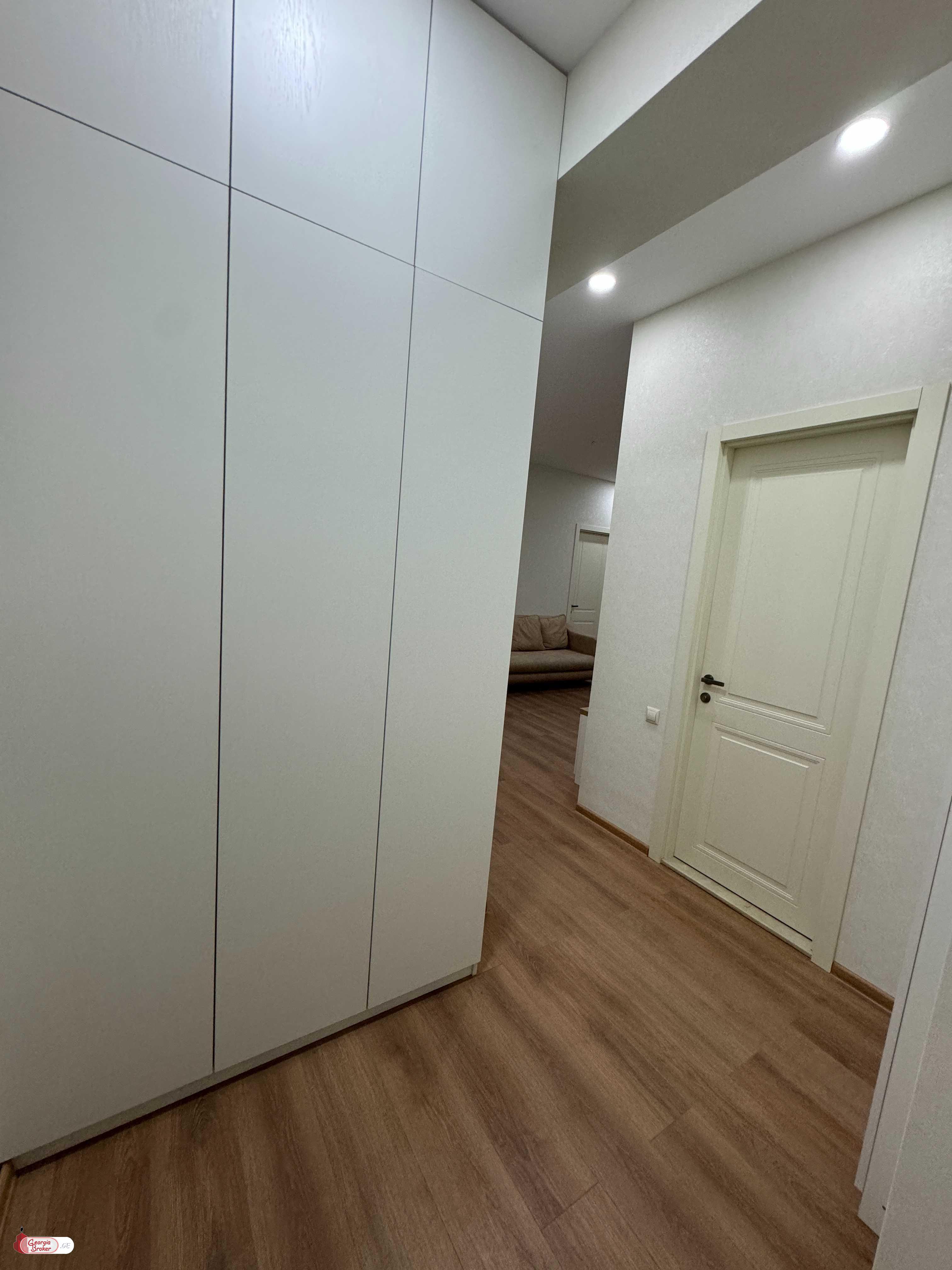 იყიდება ახალი გარემონტებული 3 ოთახიანი ბინა