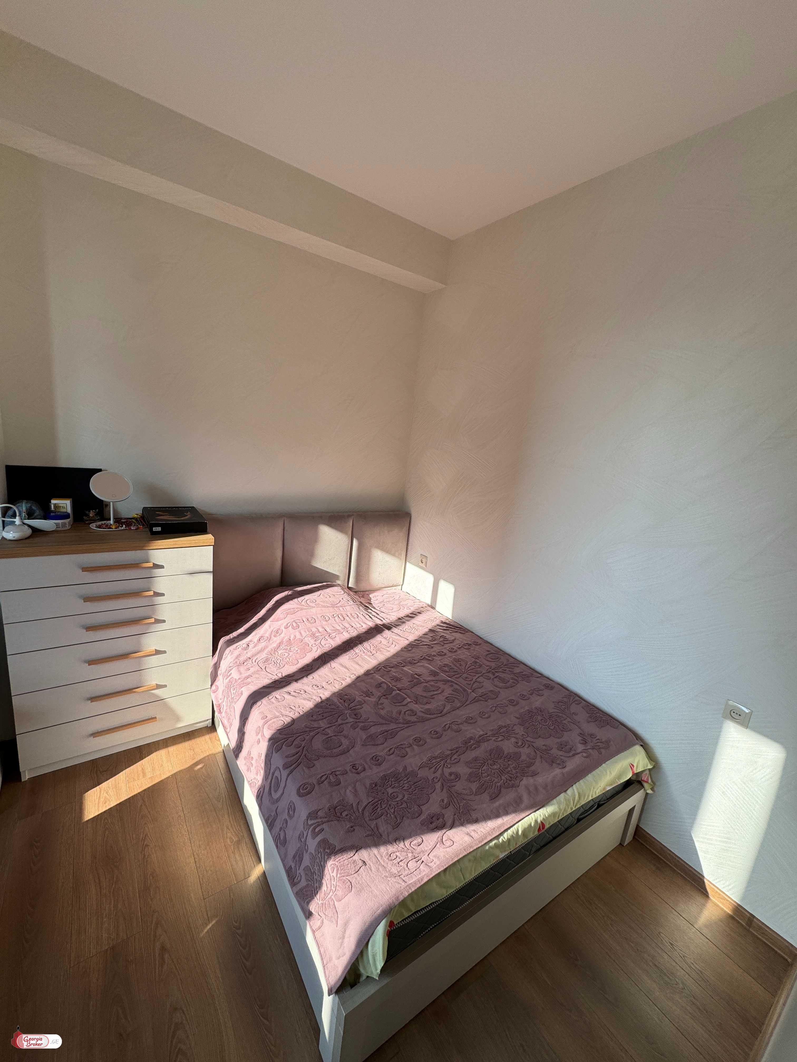 იყიდება ახალი გარემონტებული 3 ოთახიანი ბინა