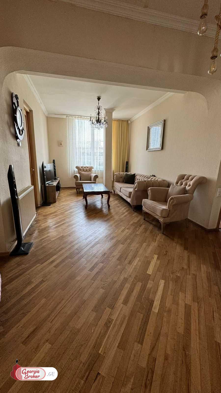 იყიდება ახალი გარემონტებული 6 ოთახიანი ბინა