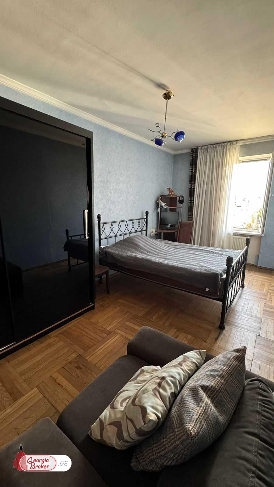 იყიდება ახალი გარემონტებული 6 ოთახიანი ბინა