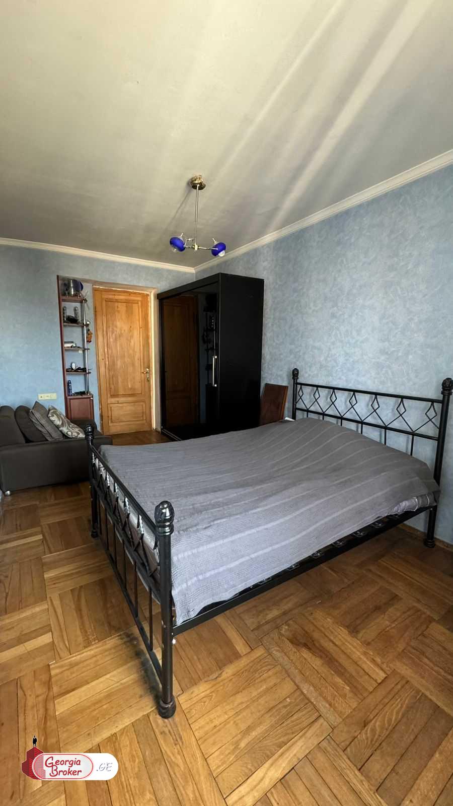 იყიდება ახალი გარემონტებული 6 ოთახიანი ბინა