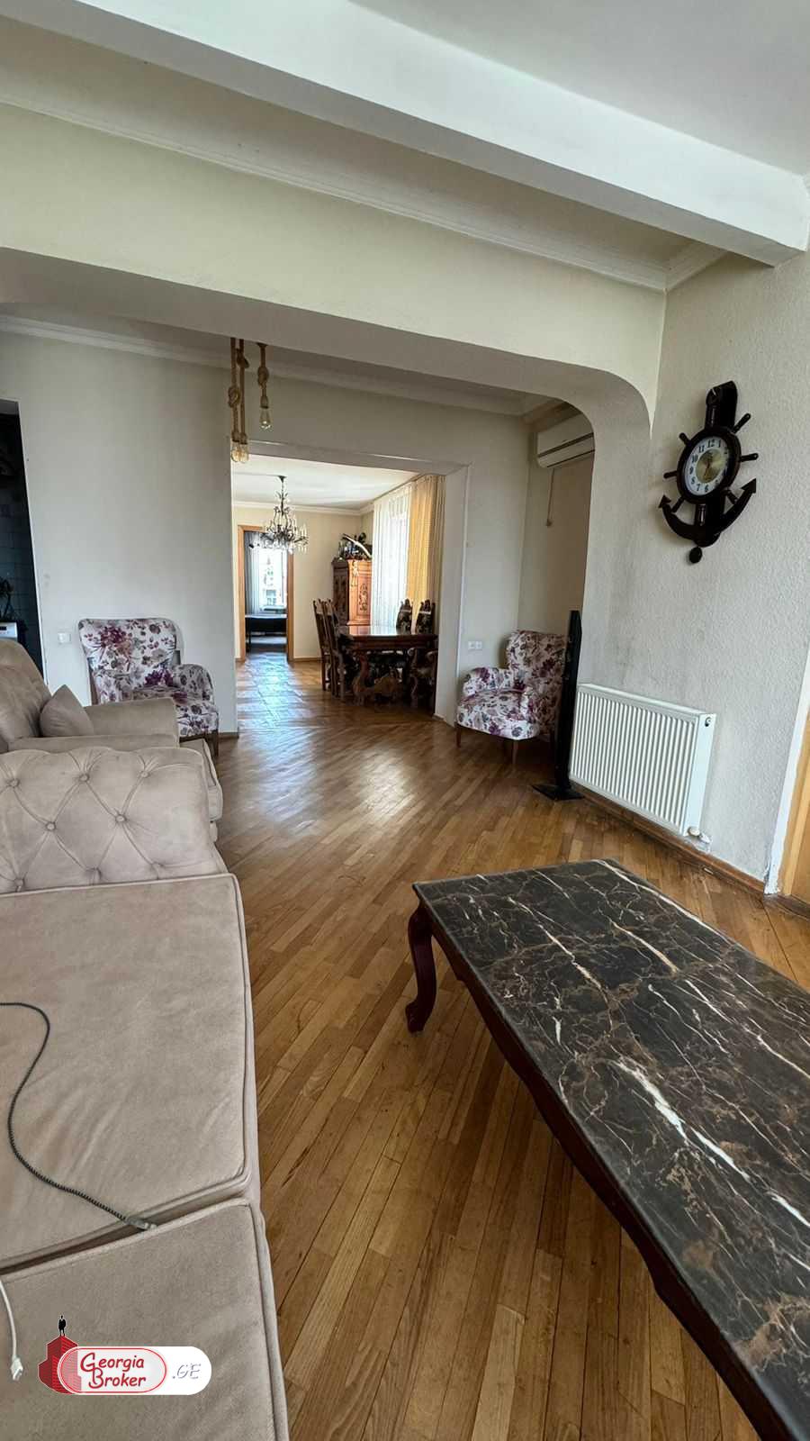 იყიდება ახალი გარემონტებული 6 ოთახიანი ბინა