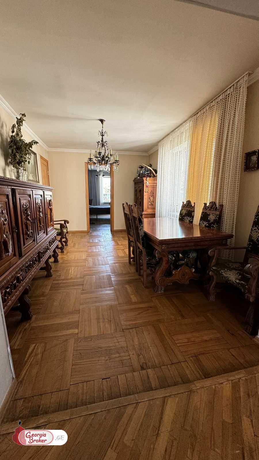 იყიდება ახალი გარემონტებული 6 ოთახიანი ბინა