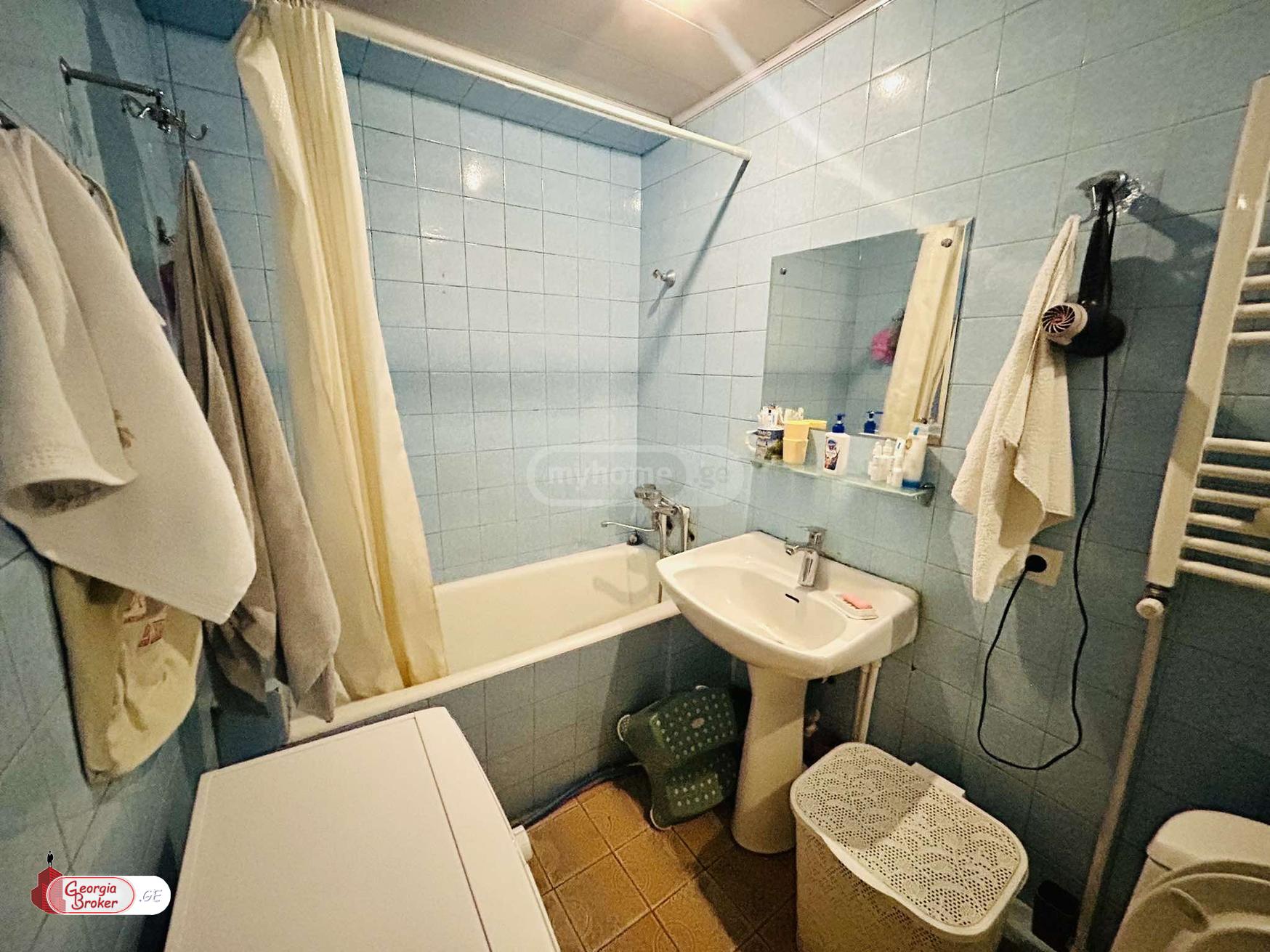 nearly repaired 3-room apartment for sale