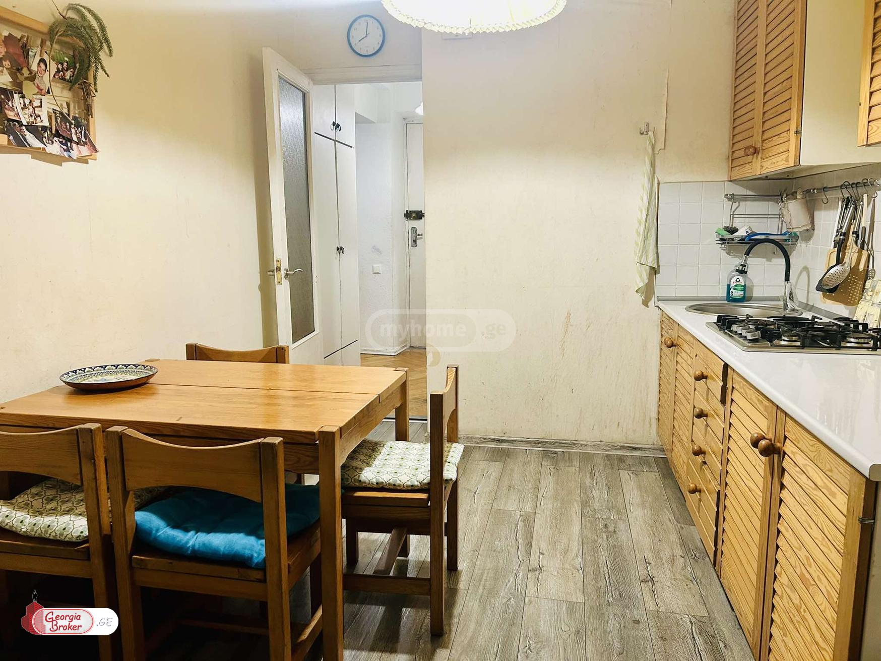 nearly repaired 3-room apartment for sale