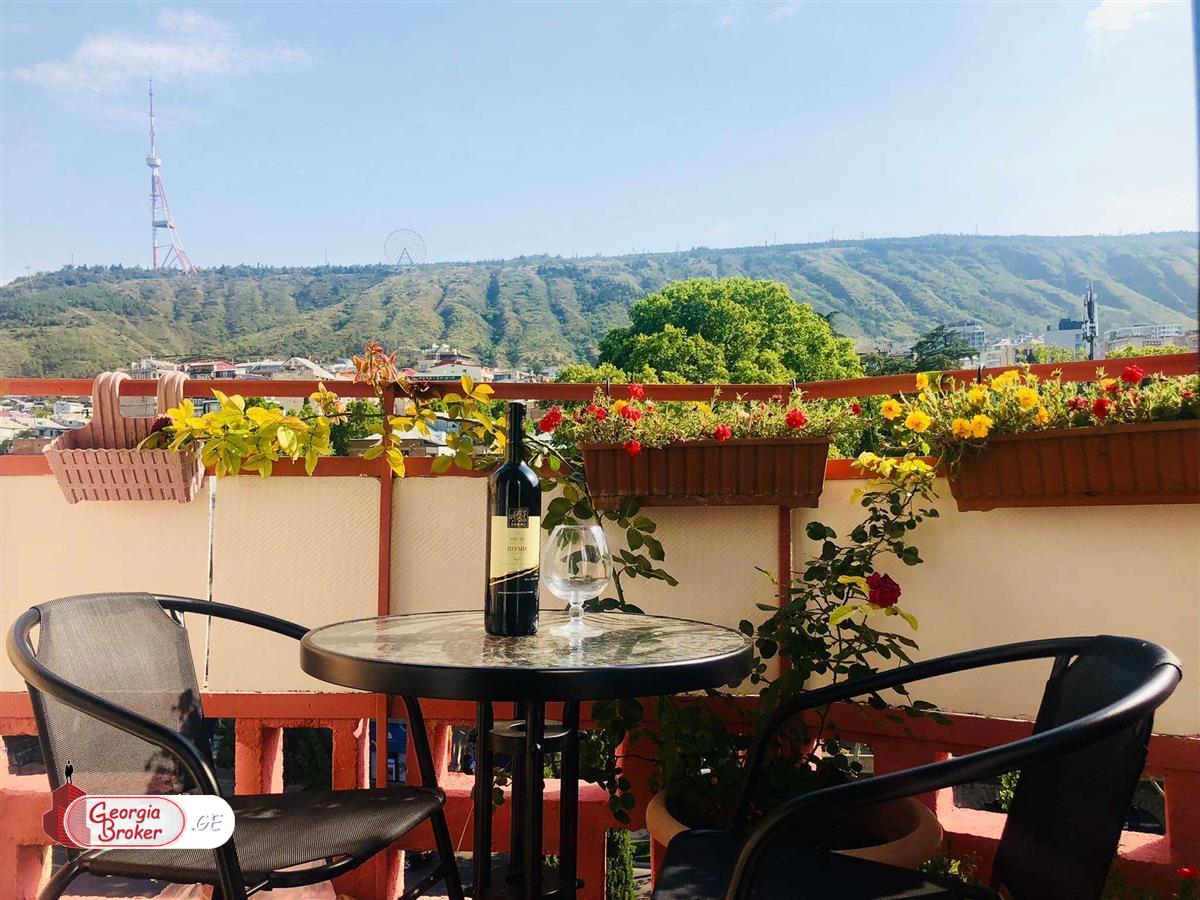 nearly repaired 6-room apartment for sale