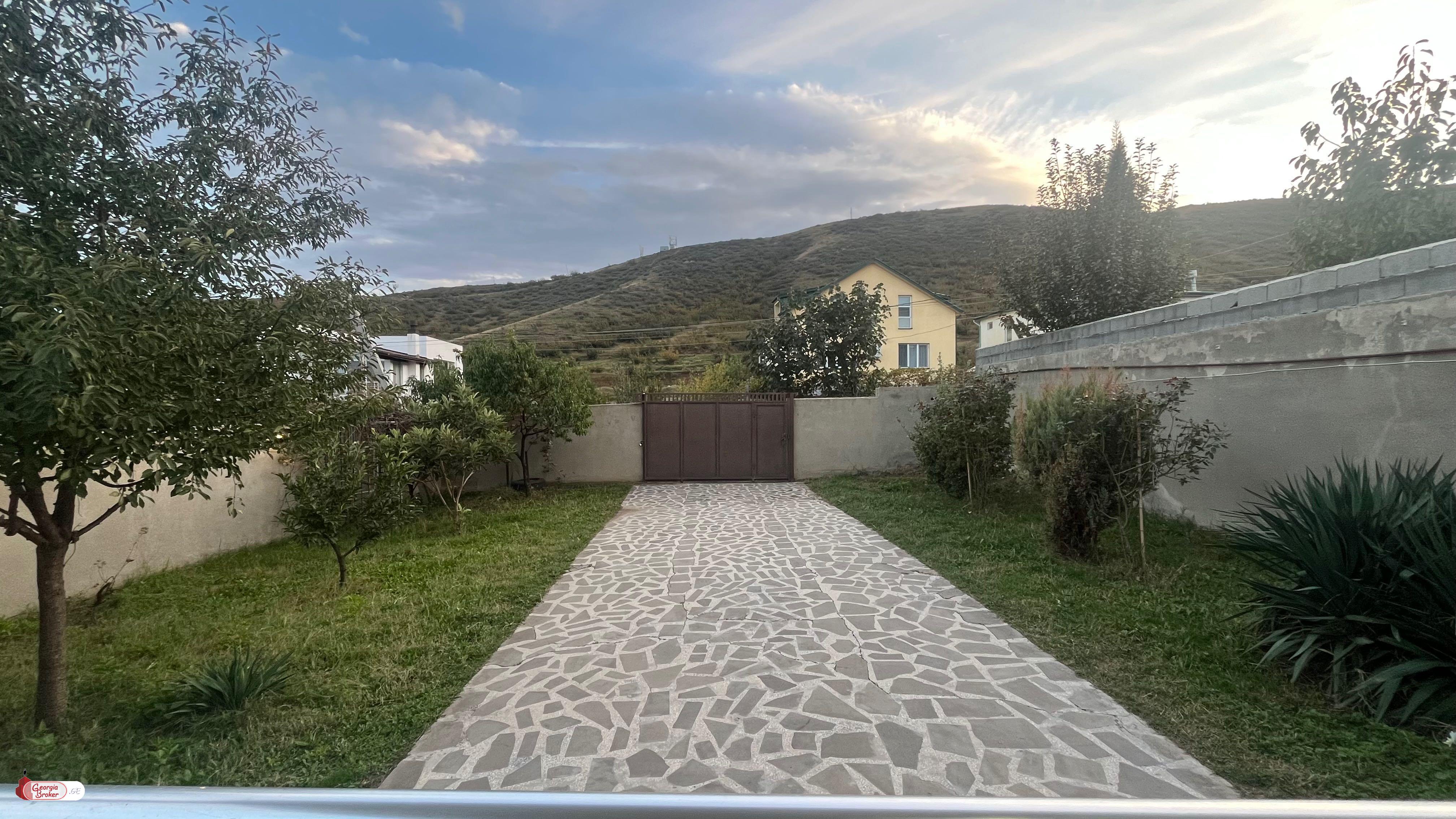 продается дом с новым ремонтом 5-комнат