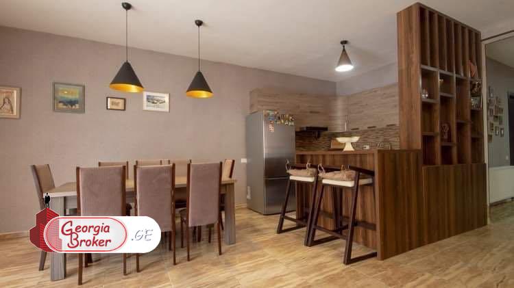 продается дом с новым ремонтом 5-комнат