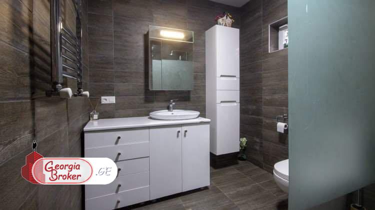 продается дом с новым ремонтом 5-комнат