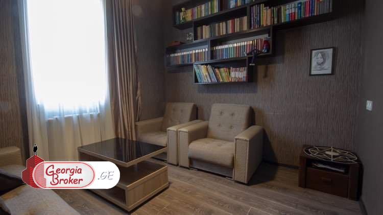 продается дом с новым ремонтом 5-комнат