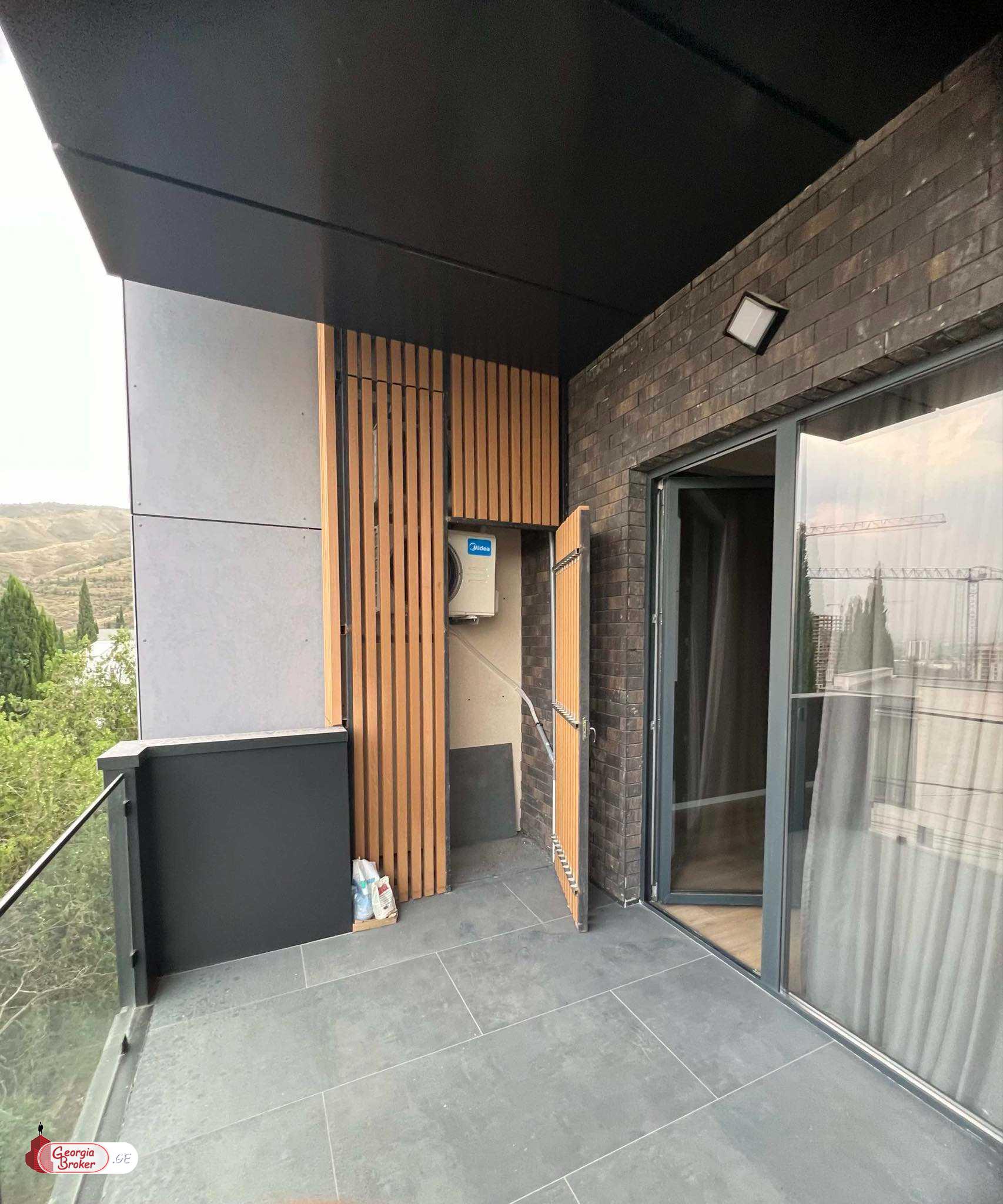 продается квартира с новым ремонтом 4-комнаты