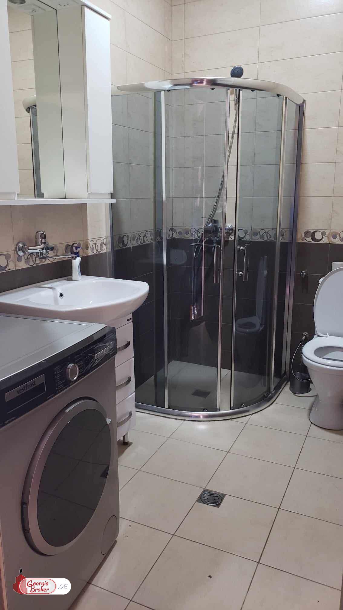 იყიდება ახალი გარემონტებული 3 ოთახიანი ბინა