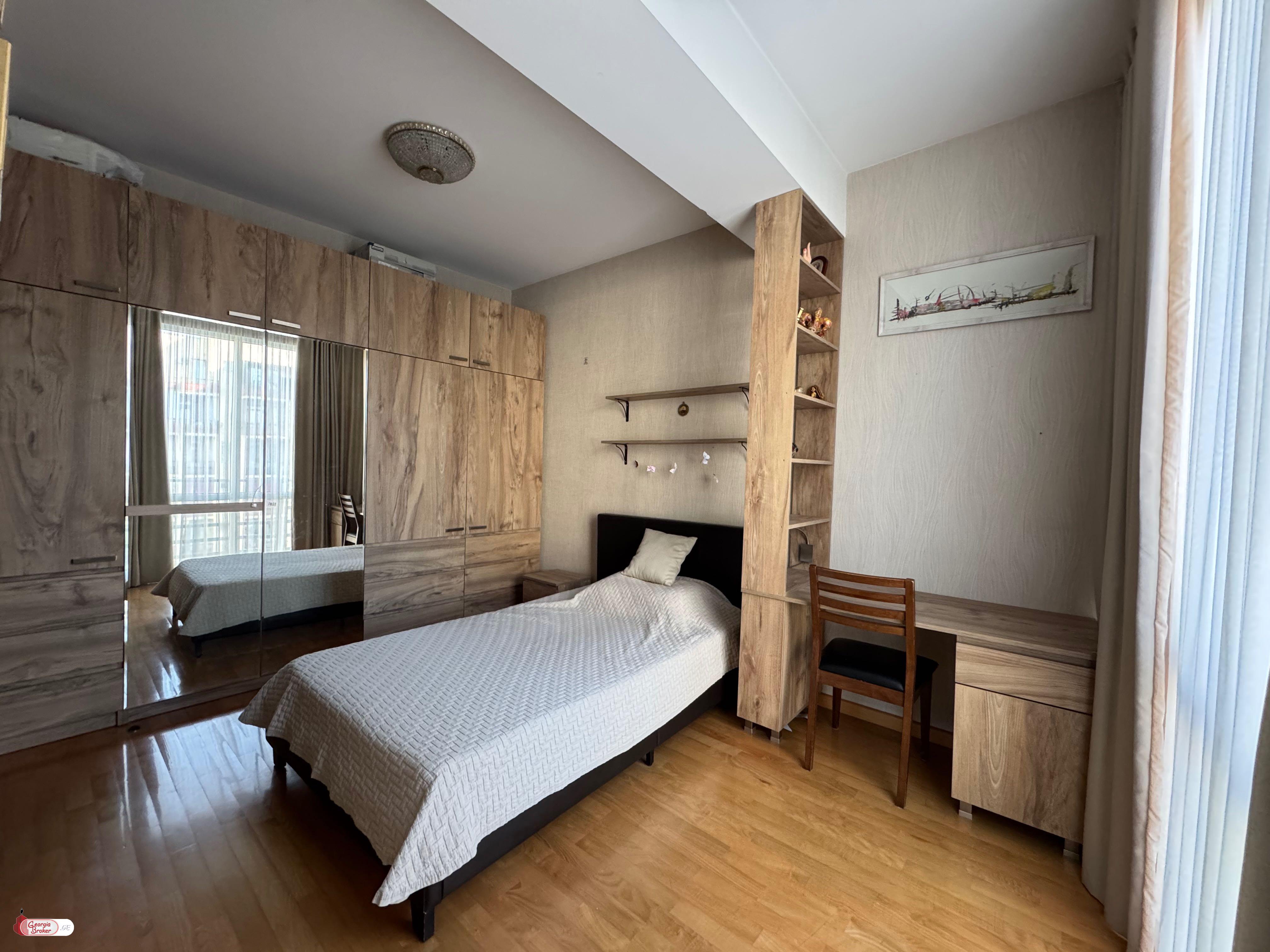 продается квартира с новым ремонтом 3-комнаты