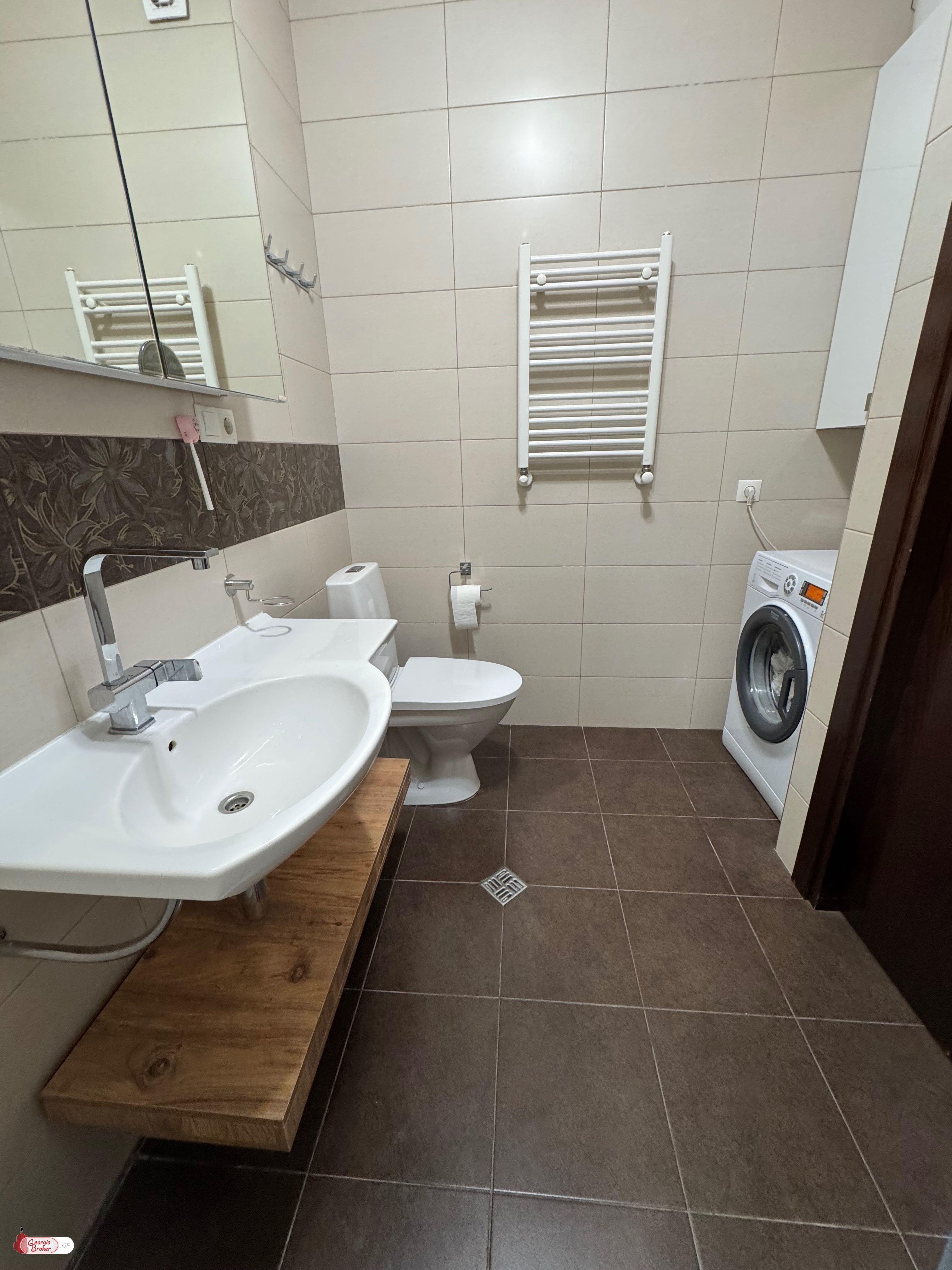 продается квартира с новым ремонтом 3-комнаты