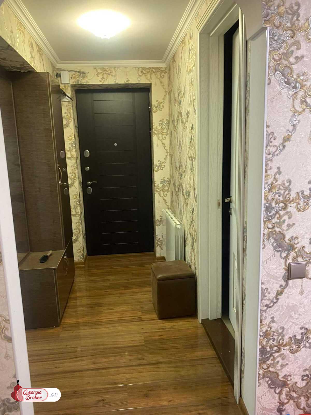 продается квартира с новым ремонтом 5-комнат