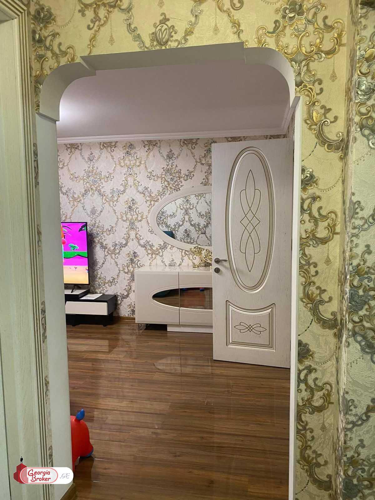 продается квартира с новым ремонтом 5-комнат