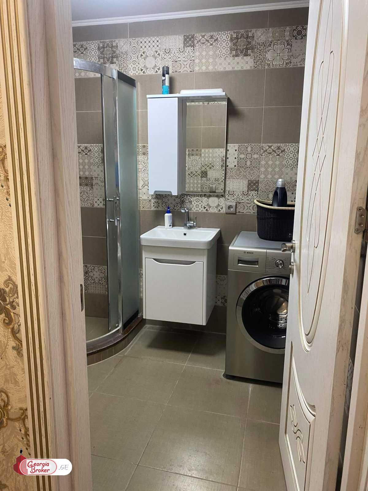 продается квартира с новым ремонтом 5-комнат