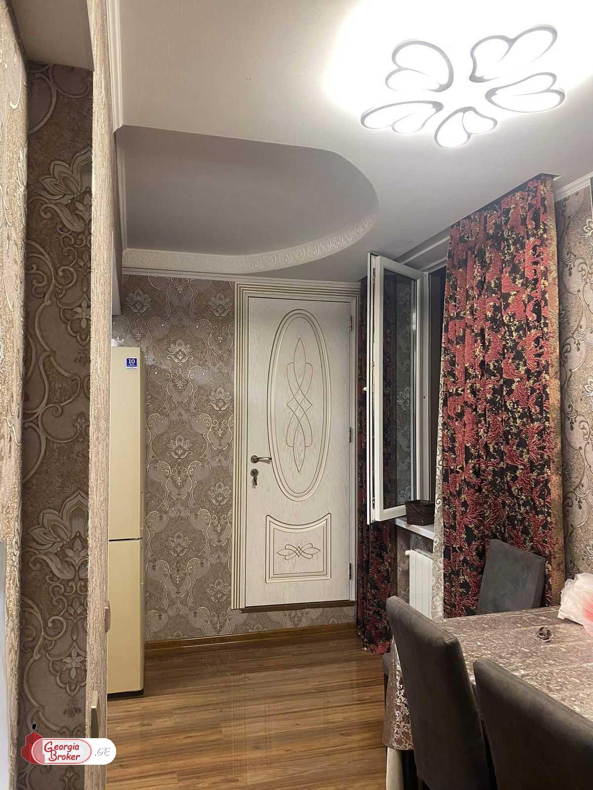 продается квартира с новым ремонтом 5-комнат