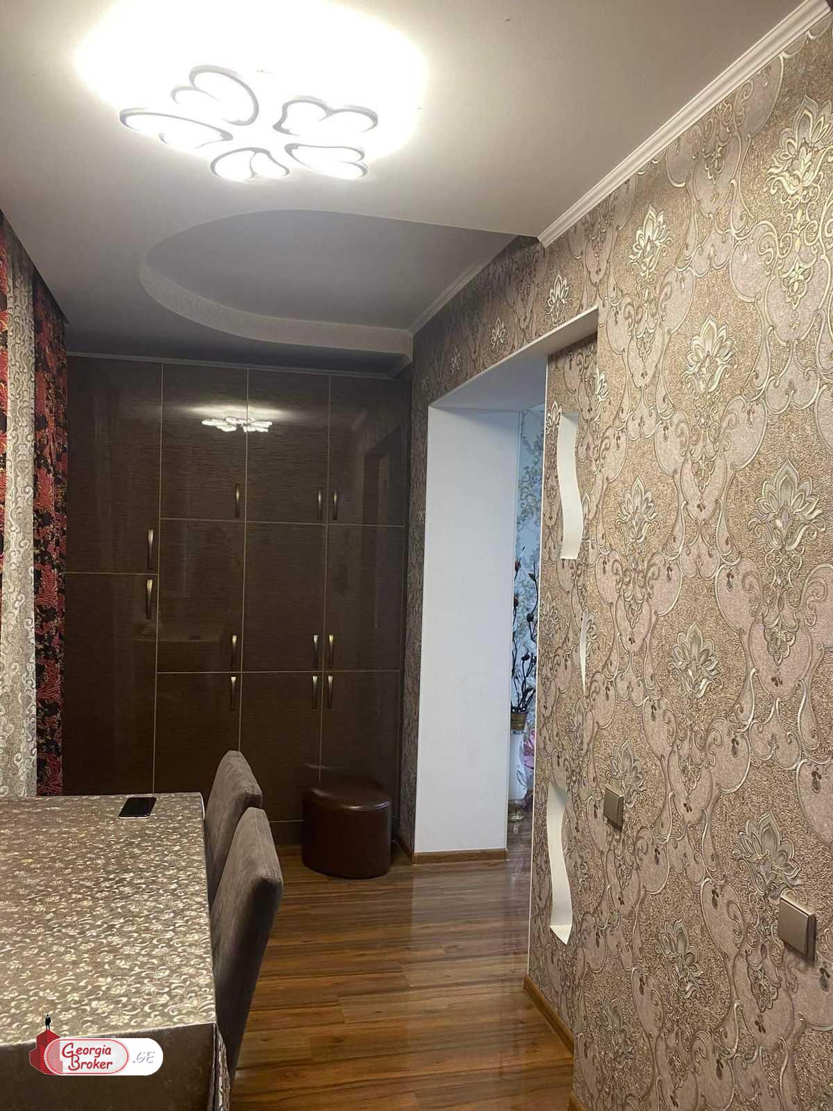 продается квартира с новым ремонтом 5-комнат