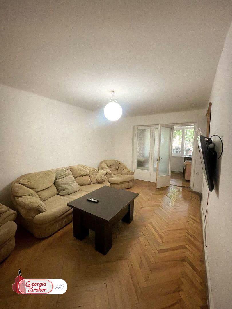 продается квартира с новым ремонтом 4-комнаты