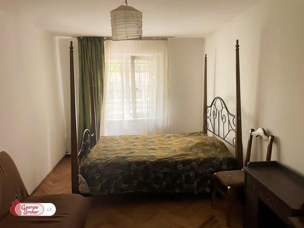 продается квартира с новым ремонтом 4-комнаты