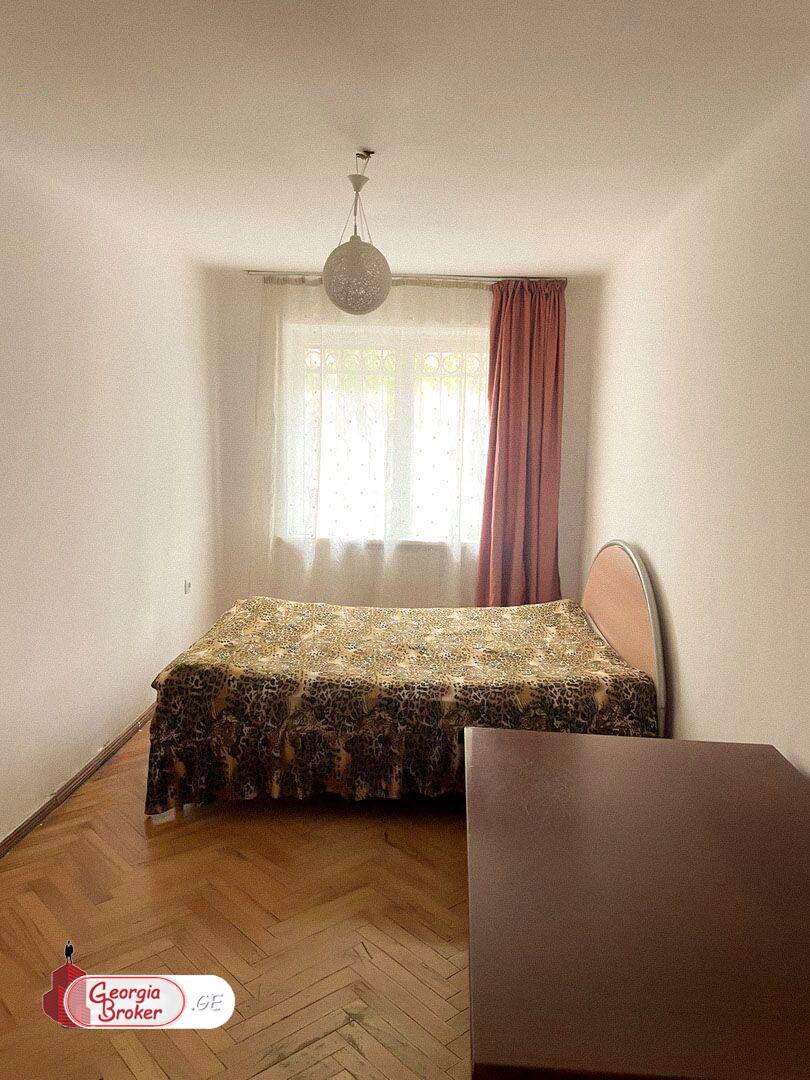 продается квартира с новым ремонтом 4-комнаты