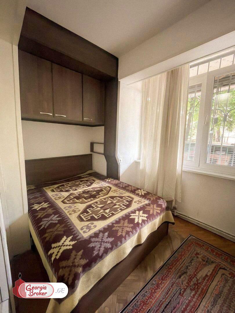 продается квартира с новым ремонтом 4-комнаты