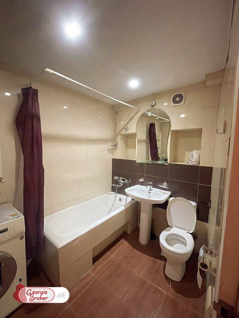 продается квартира с новым ремонтом 4-комнаты