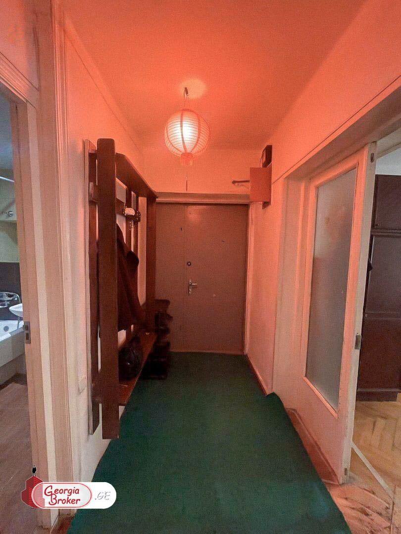 продается квартира с новым ремонтом 4-комнаты