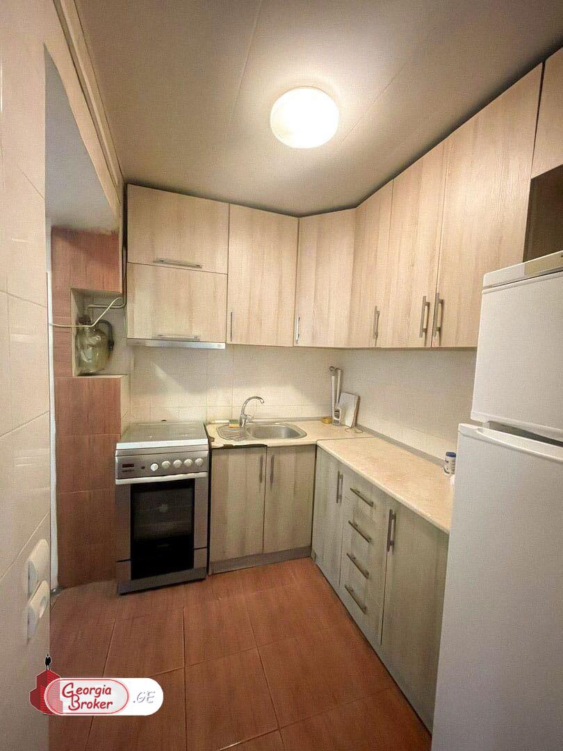 продается квартира с новым ремонтом 4-комнаты