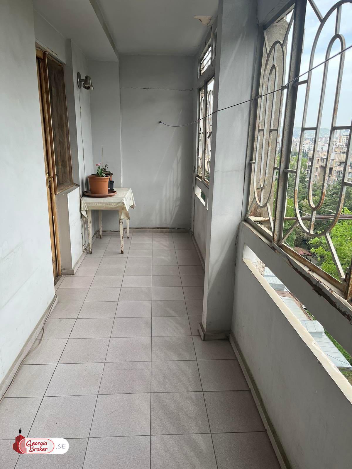 продается квартира с новым ремонтом 3-комнаты