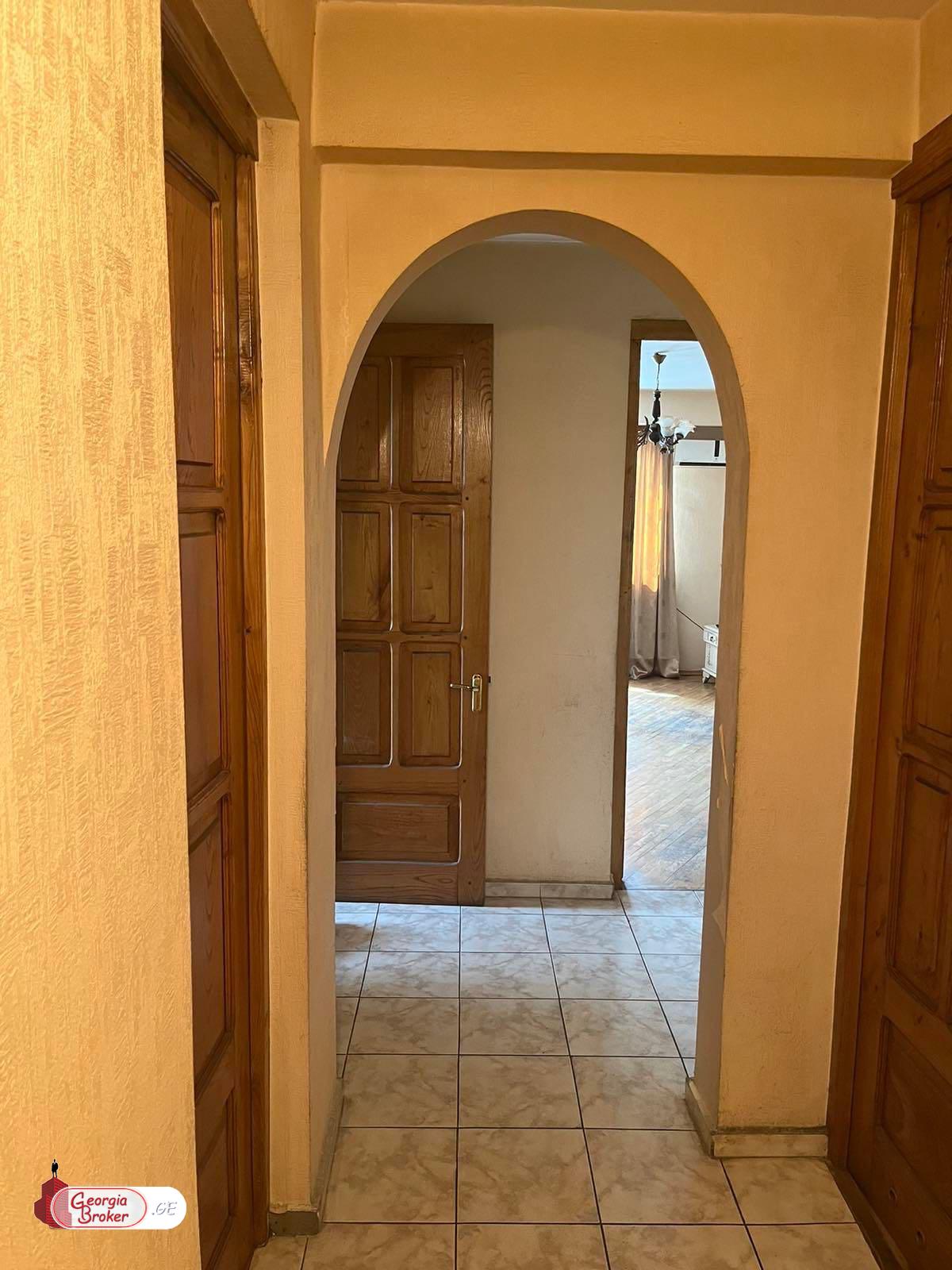 продается квартира с новым ремонтом 3-комнаты