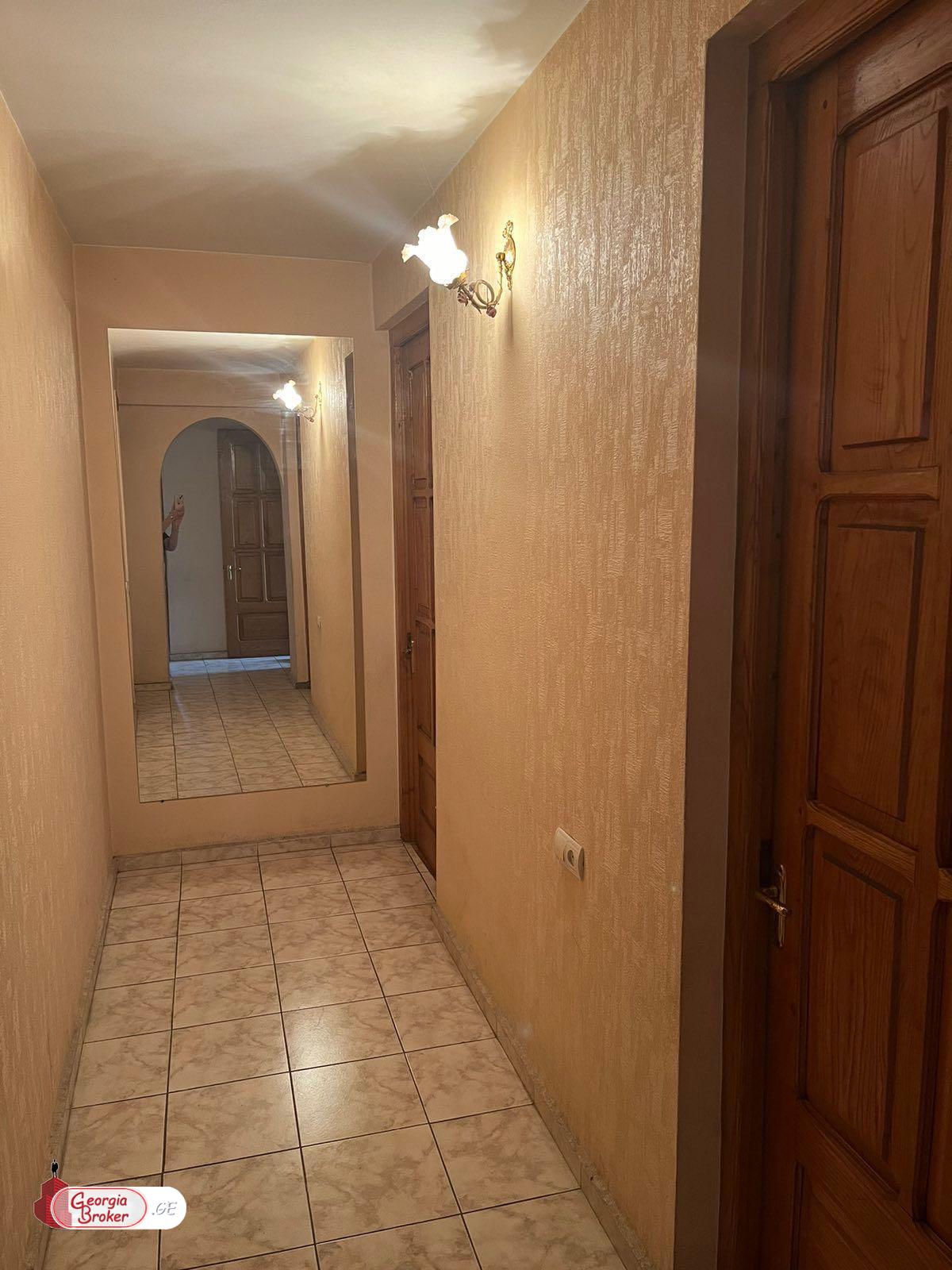 продается квартира с новым ремонтом 3-комнаты