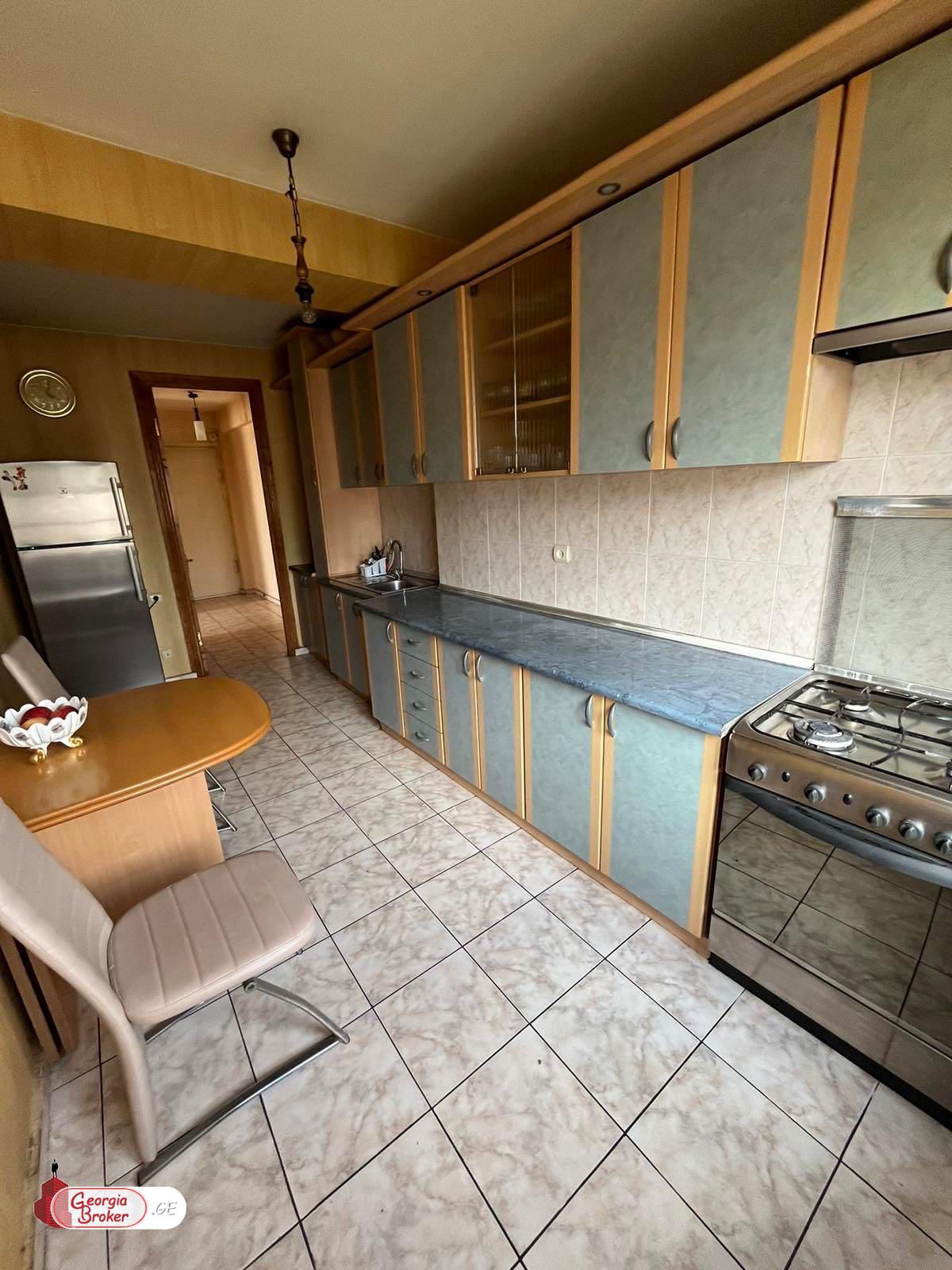 продается квартира с новым ремонтом 3-комнаты