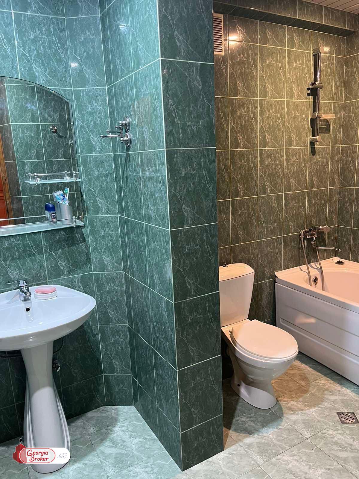 продается квартира с новым ремонтом 3-комнаты